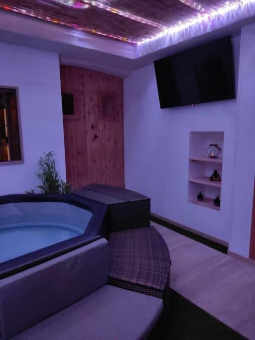 Nuit Romantique Avec Spa Privatif Meilhaud ภายนอก รูปภาพ